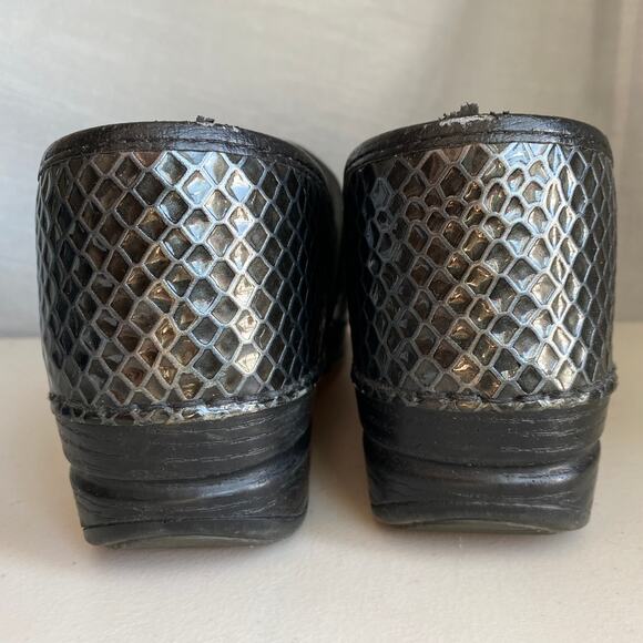 Dansko XP Black Anaconda Patent Leather Clogs Comfort Shoe Size 41 US 10.5-11 - Picture 4 of 13